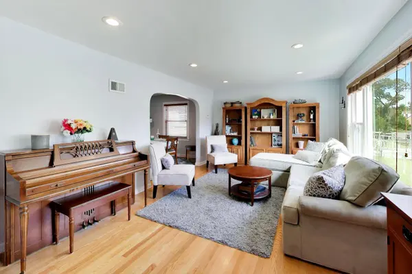 3242 N Oketo AVE, Chicago, IL 60634