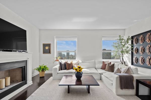 545 N Dearborn ST #3301, Chicago, IL 60654