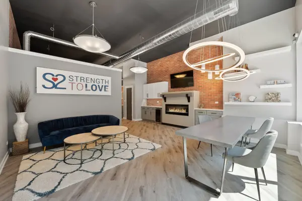 2136 W Belmont AVE #1, Chicago, IL 60618