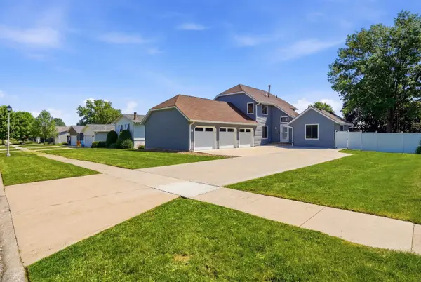 905 Nancy RD, Waterloo, IA 50702