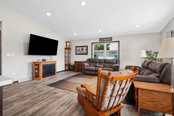 713 NE 6th AVE, Independence, IA 50644