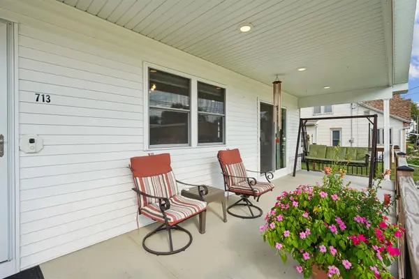 713 NE 6th AVE, Independence, IA 50644