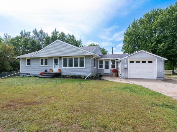 125 Elm DR, Carver, MN 55315