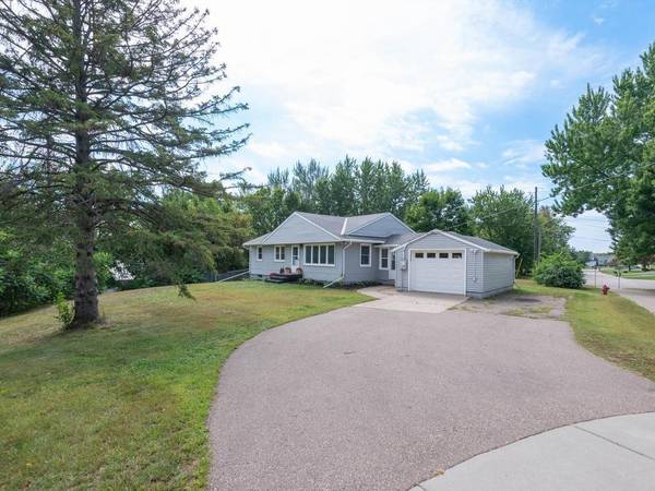 125 Elm DR, Carver, MN 55315