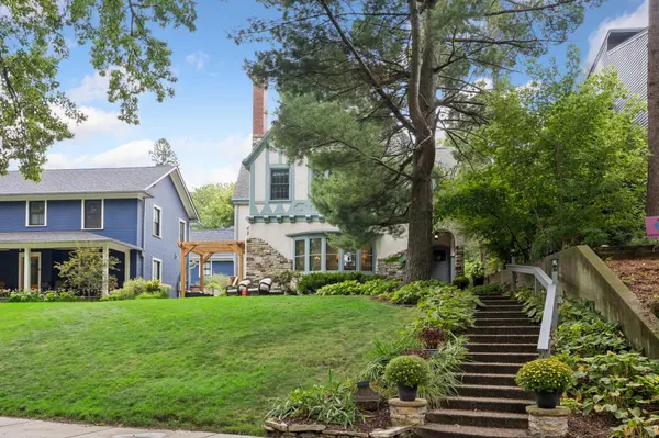 1015 W Minnehaha Pkwy, Minneapolis, MN 55419