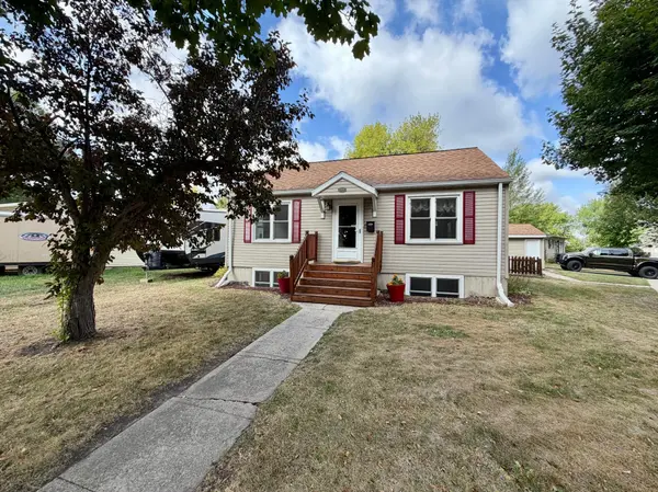 1009 19th ST N, Moorhead, MN 56560