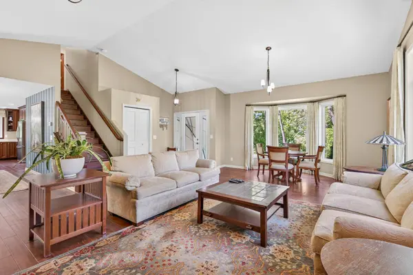 13707 Green Briar DR, Minnetonka, MN 55305