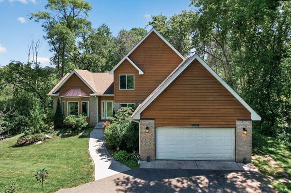 13707 Green Briar DR, Minnetonka, MN 55305