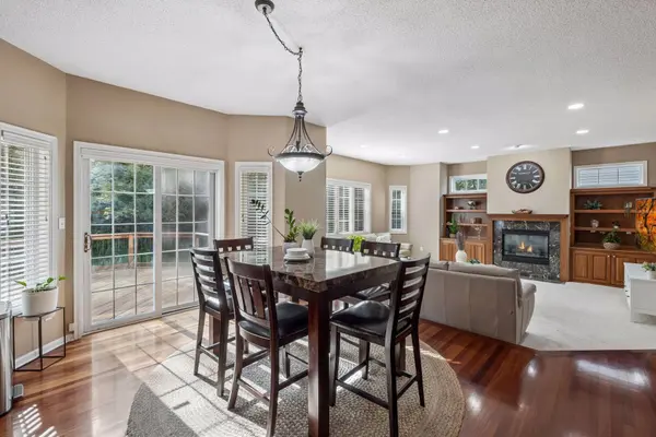 15016 Viewcrest LN, Burnsville, MN 55306