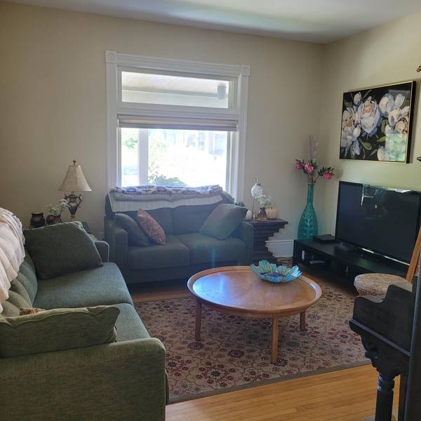 698 E 4th ST E, Saint Paul, MN 55106