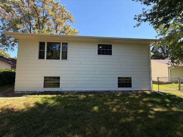 7537 Fairfield RD N, Brooklyn Park, MN 55444