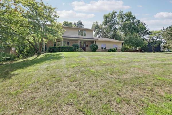 8359 Amsden Ridge DR, Bloomington, MN 55438