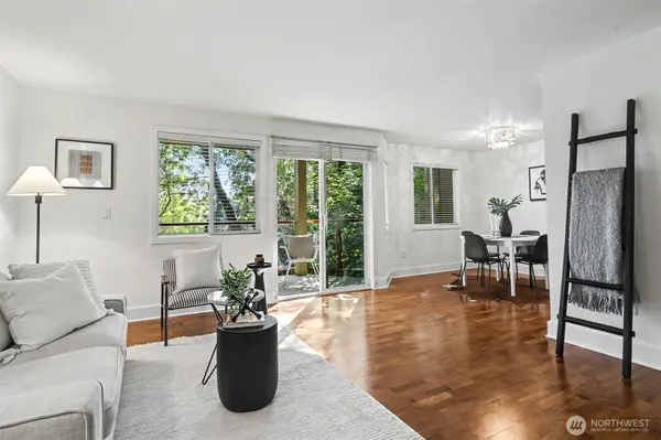 11052 NE 33rd PL #A4, Bellevue, WA 98004