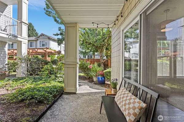 2034 Newport WAY NW #11-1, Issaquah, WA 98027