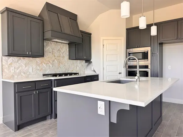 1324 Colonial AVE, Tuttle, OK 73089