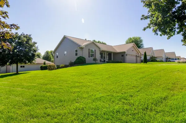 3587 MIGHTY OAK TRL, Green Bay, WI 54313