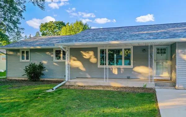 1194 APRIL LN, Green Bay, WI 54304-4169