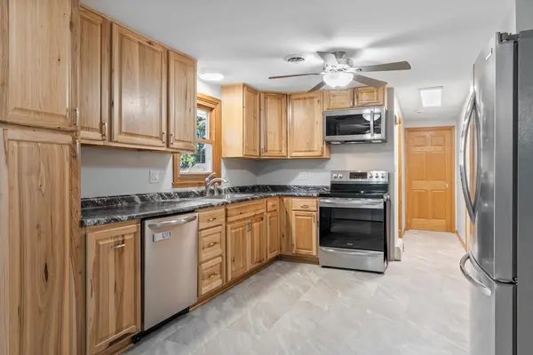 1194 APRIL LN, Green Bay, WI 54304-4169