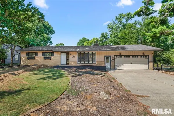 39 CRESTVIEW DR, Chatham, IL 62629