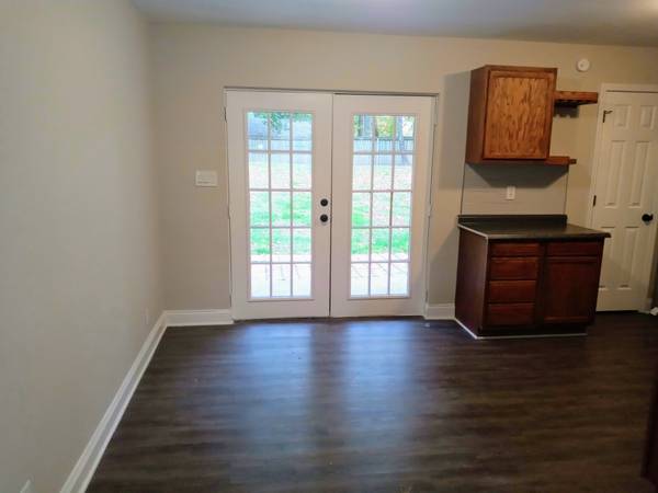 407 Roselawn Dr, Clarksville, TN 37042