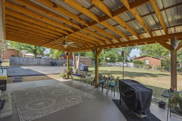 110 La Bar Dr, Hendersonville, TN 37075