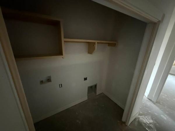 8956 E Joshua St, Bel Aire, KS 67226