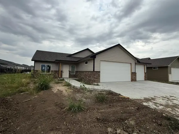 8956 E Joshua St, Bel Aire, KS 67226