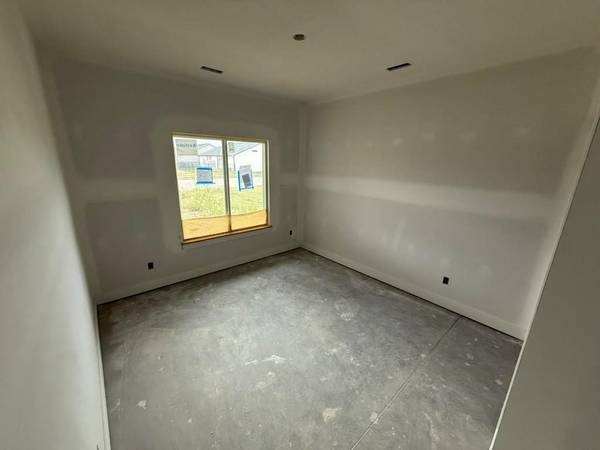8956 E Joshua St, Bel Aire, KS 67226