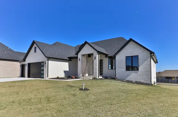 2044 N Unbridled CT, Springfield, MO 65802