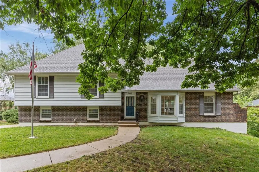 2612 NE 69th ST, Gladstone, MO 64119