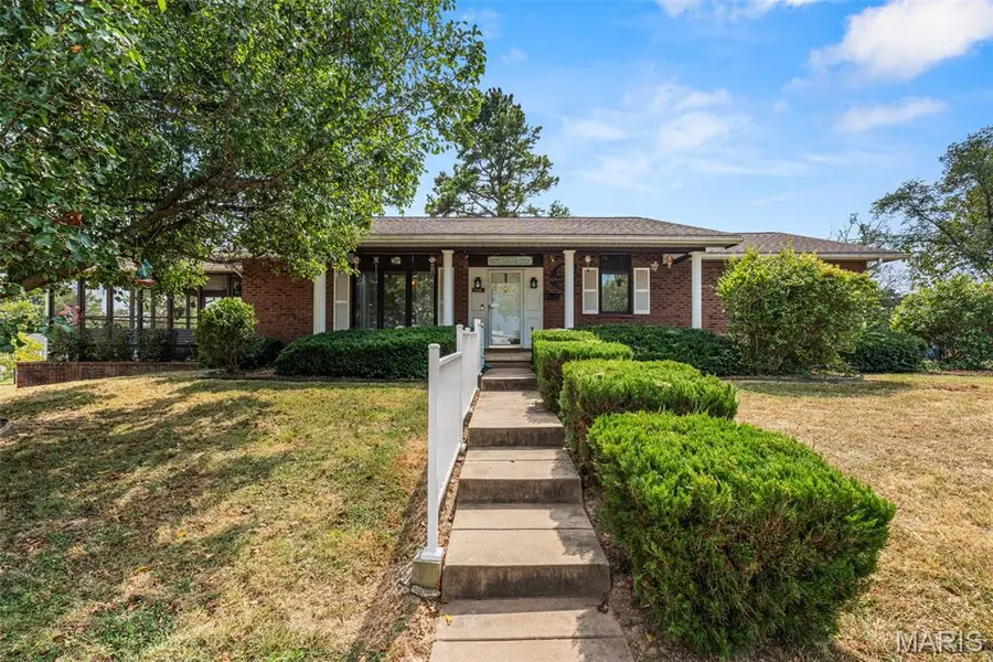 319 Jefferson ST, De Soto, MO 63020