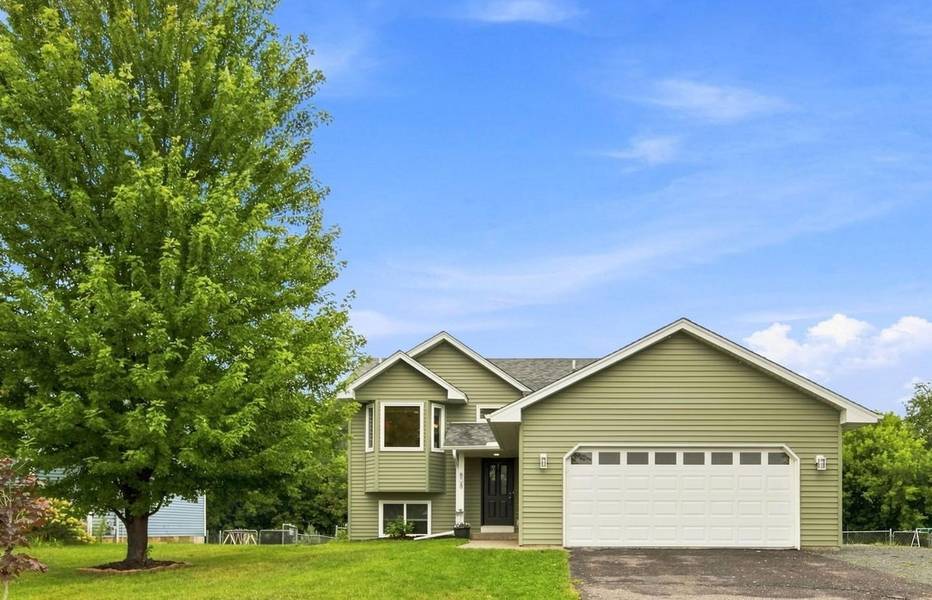 808 3rd AVE SW, Isanti, MN 55040