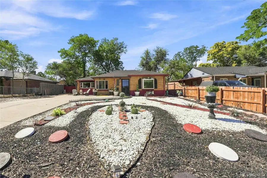 2065 Syracuse ST, Denver, CO 80207