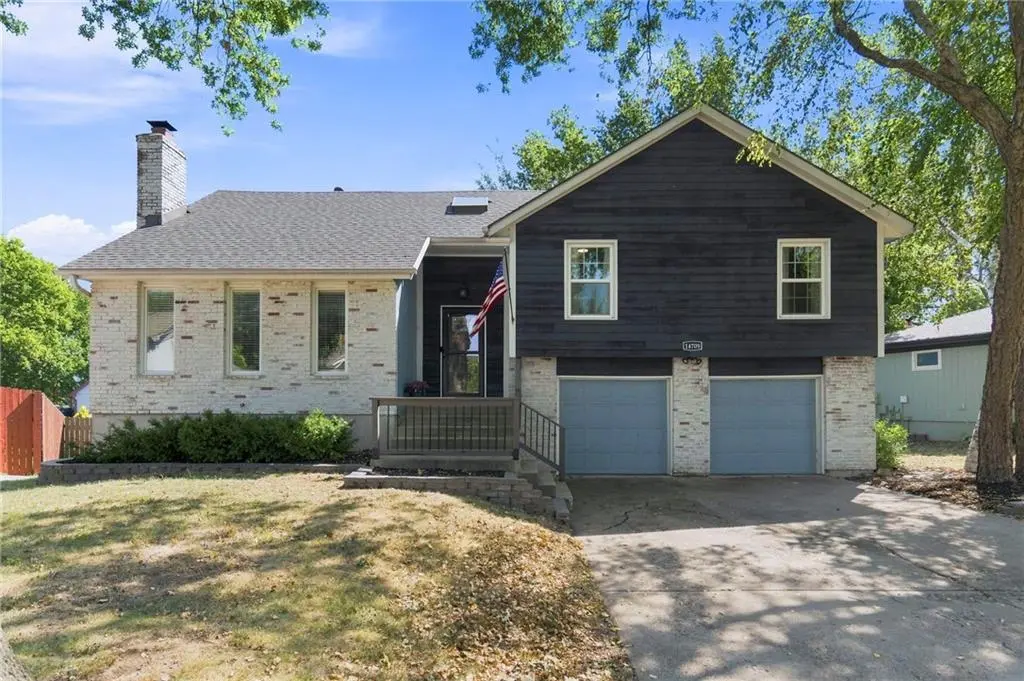 14709 S Homestead DR, Olathe, KS 66062