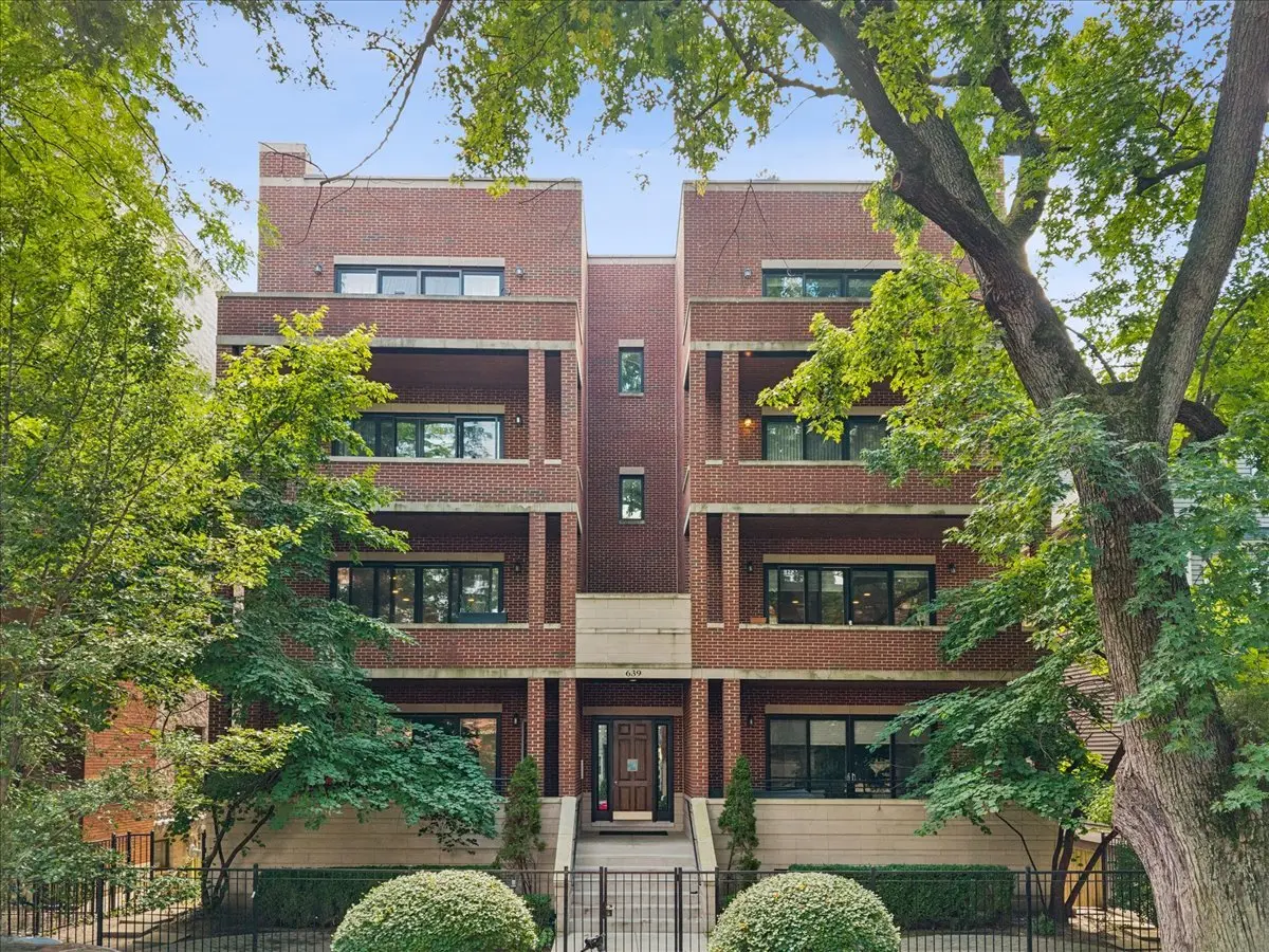639 W Briar PL #3E, Chicago, IL 60657