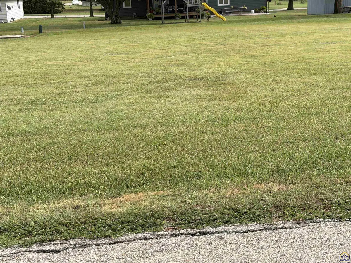 Apache St, New Strawn, KS 66839
