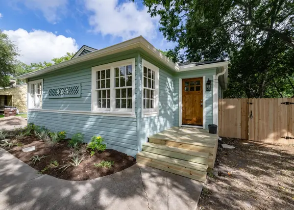 805 Maple ST, Lockhart, TX 78644