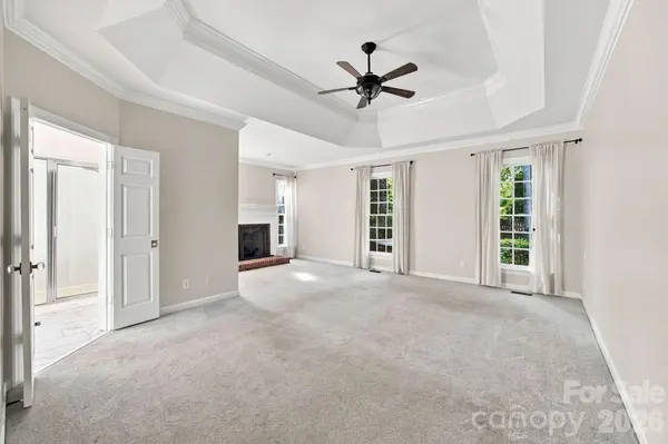 5111 Downing Creek DR, Charlotte, NC 28269