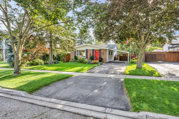 858 Modlin RD, Pickering, ON L1W 1V7