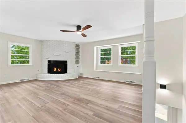 6415 W 73rd TER, Overland Park, KS 66204