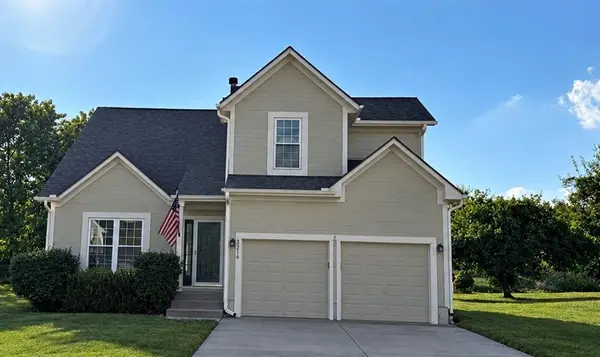 15214 S Albervan ST, Olathe, KS 66062