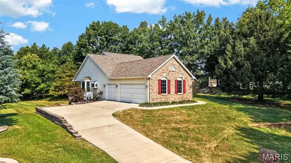 1 Big Bluff CT, St Charles, MO 63304