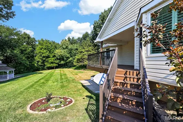 1 Big Bluff CT, St Charles, MO 63304