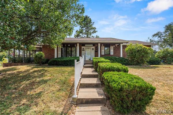 319 Jefferson ST, De Soto, MO 63020
