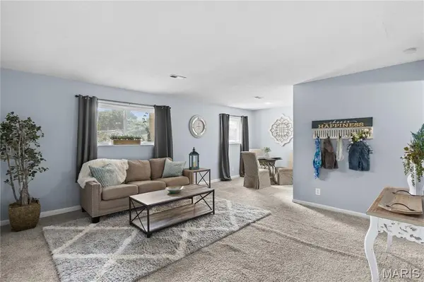 1941 Gascony Parc DR #1941, Lake St Louis, MO 63367