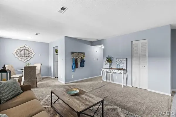 1941 Gascony Parc DR #1941, Lake St Louis, MO 63367