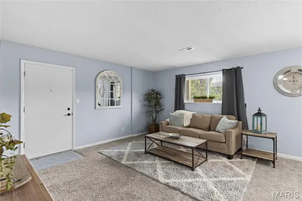 1941 Gascony Parc DR #1941, Lake St Louis, MO 63367