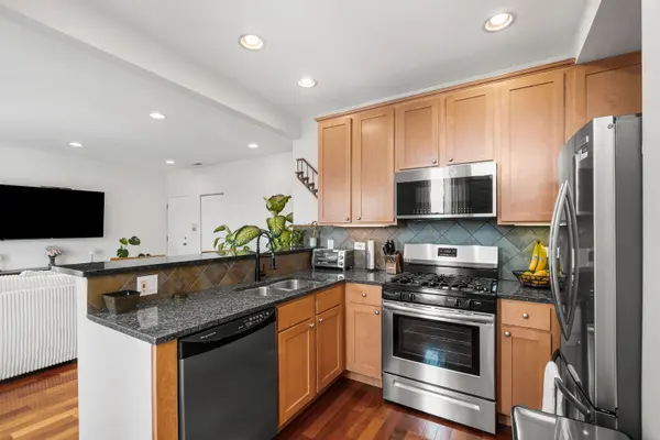 3435 W Berteau AVE #3C, Chicago, IL 60618