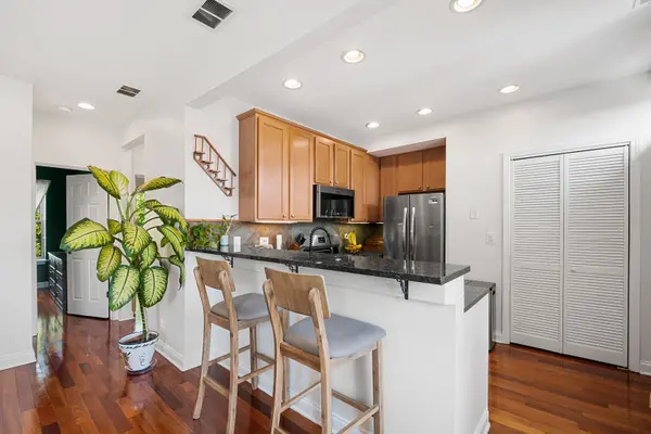 3435 W Berteau AVE #3C, Chicago, IL 60618