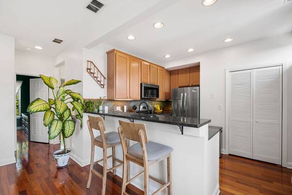 3435 W Berteau AVE #3C, Chicago, IL 60618